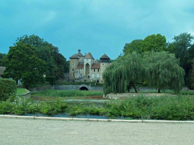 A random chateau somewhere south west of Montigny-le-Roi, eastern France