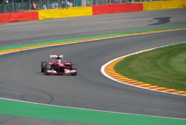 Fernando Alonso at the Fagnes chicane.