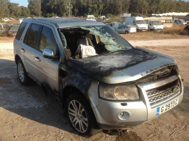 A burned out Gibraltar registered Land Rover Freelander was found burned out just over the Spanish border late last night. The owners had parked it up there to avoid lengthy border queues. Police have called for calm: ‘Certain rumours are being posted on social media regarding the Gibraltar registered car that was on fire in Spain. We are liaising with the Polícia Nacional on this & urge people not to enter into unfounded speculation which only creates unnecessary anxiety.’