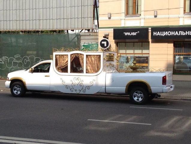 Strangest stretch of the week, from Moscow, photo via @paulgypteau.