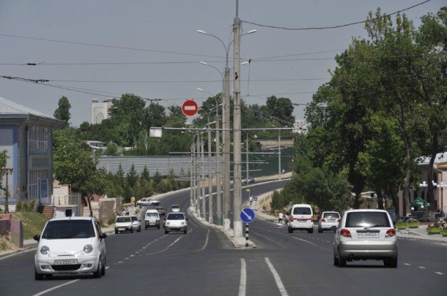 Uzbekistan. Lots of Daewoo Matiz. That's because there's a Daewoo factory in Asaka in the Fergana Valley in the far east of the country. Photo via www.uzavtoyol.uz,website of the state road building company.