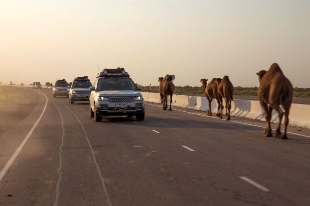 Range Rover says its Hybrid - which mates a three litre V6 diesel engine with a 35KW (47bhp) electric motor in parallel - has achieved over 40mpg on the highway sections.