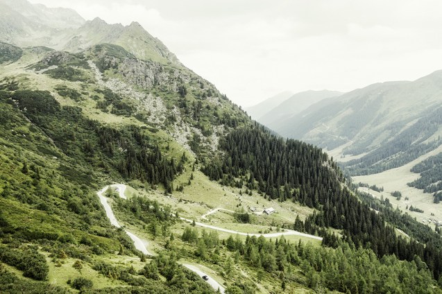 Gradient apart, Turracherhohe is not a typical hairpin strewn mountain pass road. @ParaboliqueUK who drove it earlier this year on an epic 4,000 mile trip around central and west Europe describes this road as, ‘arguably the finest of the whole trip… mindblowing and very, very fast. The uphill section is wonderful and the downhill mile upon mile of fast sweeping S bends.’ All in all it sounds like Turracherhohe is worth putting on the list.