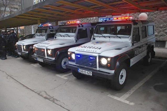 BOSNIA. Police in Zenica, central Bosnia, have taken delivery of three new Land Rovers today, ideally suited to the mountainous terrain in the region. Meanwhile it was announced yesterday that a five year project to rejuvenate 1,350km of roads around the country has been completed, on time and on budget. Most importantly, the funds are finally in place to start construction of the first stretch of Corridor 5C north of Zenica. Much of the motorway – eventually connecting Budapest and the Adriatic – is already open between Zenica and Sarajevo with works on-going further south. National roads builder Autoceste FB&H hopes to have 120km of 5c open this year, over twice that currently in use.