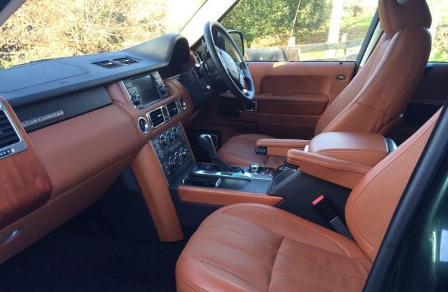 This is what we want. We know Land Rover is no stranger to this colour way because this is Chris Harris’ car (pic via @HarrisMonkey). By massive coincidence the Pistonhead’s writer bought a dark green 5.0 litre V8 supercharged Range Rover in November. Tan and green is a great colour combination, mud and grass – brogue and moleskin – and so English, we’re shocked it isn’t a basic interior option on the Evoque.. Is Land Rover saving it for a posh version?