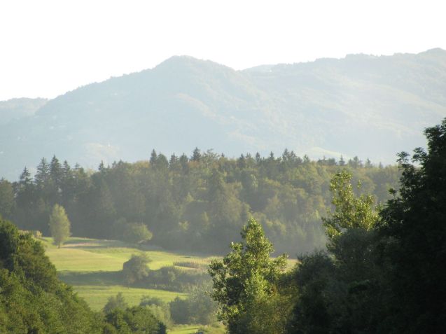We knew nothing about Slovenia. Beforehand we would probably have confused it with Slovakia, part of the former Czechoslovakia. In fact Slovenia was part of the former Yugoslavia, the northernmost bit bordering Austria, Italy, Croatia and Hungary. It seceded from Yugoslavia in 1991 after an almost bloodless 10 day skirmish – the first of the Balkan Wars – joined the EU in 2004 and the euro in 2007.