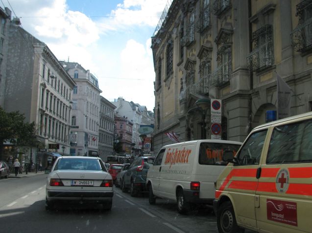Vienna. Surprisingly busy on this Tuesday mid-morning in early September. The Austrian capital is not known to be majorly congested, just inside the European top 20. It’s currently boasting about having cut car journeys by 25% in the past 10 years. The A4 ‘Ostautobahn’ to the Hunagrian border is theoretically linked directly to Ringstrasse, the road built on the old city walls. Thanks to the car park exit we go round the houses for a bit but nobody’s complaining.