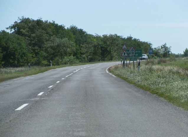After xxkm we come off onto route 82 at Gyor and head south. Initially we fear the worst because the surface is so uneven and the signs are crowded at the side of the road (bear in mind this is the main road between a major city and Hungary’s most popular holiday region).