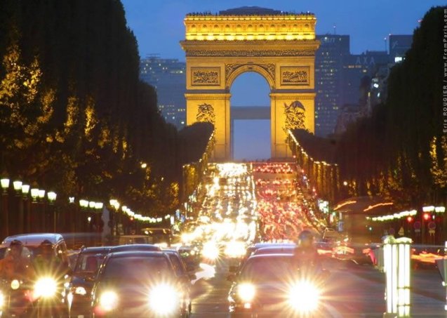 Paris traffic. Photo Eric Rougier, www.FromParis.com