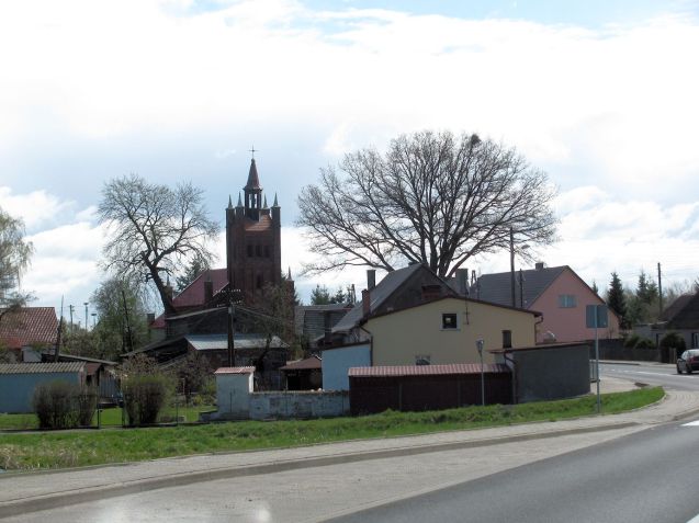 Wielgoszcz: an entirely typical (northern) Polish village from what we saw, neat and well kept. Note the elaborate church.