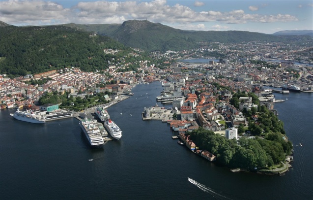 Bergen harbour: photo VisitBergen.com/Per Eike.