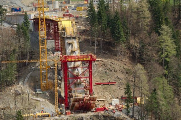 Exactly as they have done for thousands of years - the world’s oldest bridge, Arkadiko in the Peloponnese, Greece, dating from 1300BC, was built basically in the same way - engineers sink the abutments first, the supporting structures on each side. 