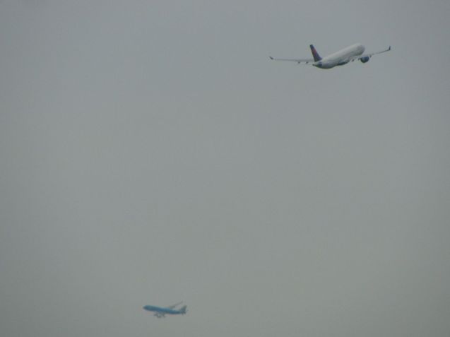 Or, even better, two majestic airliners taking to the sky right in front of you.