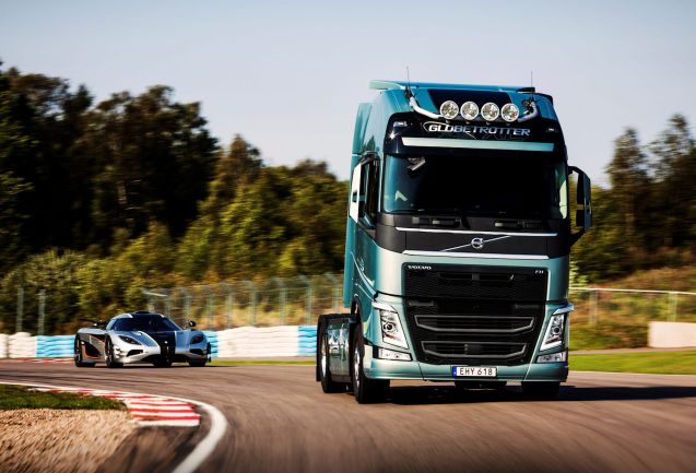 Volvo Trucks races its 540bhp FH against the 1360bhp Koenigsegg One:1 megacar around the Ring Knutstorp in southern Sweden. The idea is to demonstrate the improved ‘performance, hill-climb performance, acceleration, but also driveability and comfort’ of its new dual-clutch transmission, the world’s first truck to be so equipped. Predictably the One:1 wins around the hilly 2km circuit though only just: it has to complete two laps against the FH’s one. As presenter Tiff Needell says, ‘At least we’ve proved that the Volvo truck is half as fast as the Koenigsegg One:1.’