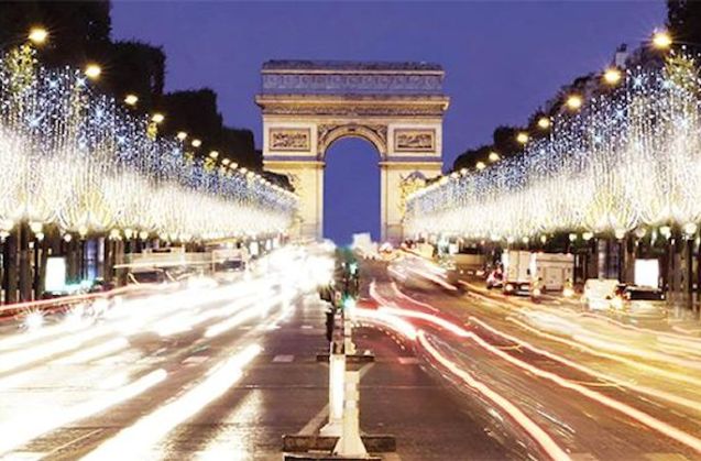 Champs Elysee, Paris. Photo via @Paris.