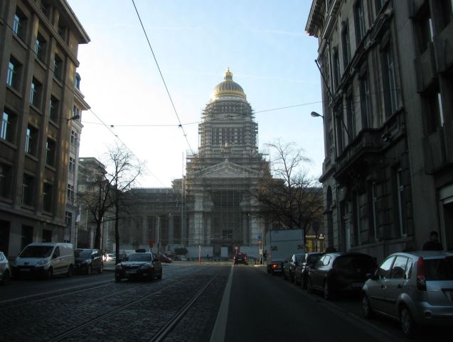 Palais de Justice, Brussels: the largest building of the 19th century, the 160mx150m law court dominates the city skyline in the south, on a hill just inside the R20 'Pentagon' ring road. Under renovation since 2003, the decade old scaffolding is now in need itself of repair. More on driving in Brussels later. Photo @DriveEurope. 