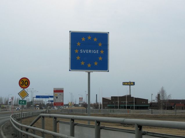 Throwback Thursday: talking of borders, one of our favourites if the Finland-Sweden border, Tornio-Haparanda, at the top of the Gulf of Bothnia. Not because there’s an IKEA right there but because the time zone change means you gain an hour. In our case – racing against time - it meant reaching Umea that night rather than Lula, Pitea or Skelleftea and getting our highly ambitious six day Baltic Circumnavigation back on track. The same thing happened coming back from Romania to Hungary. Obviously it ain’t so hot going the other way.