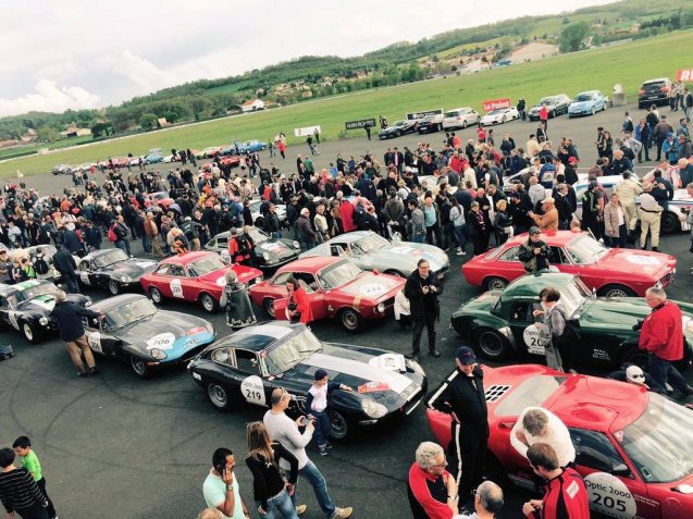 Lining up at Circuit d'Albi. 
