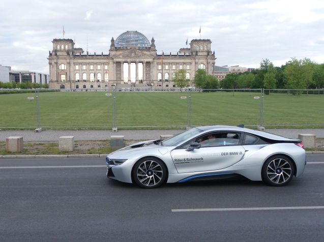A BMW i8 passes the Berlin Reichstag during last week’s all-electric ‘eTour Europe’. Around 1,000 electric cars took part, on a circular tour starting and finishing in Munich via Basel, Luxembourg, Paris, Brussels, Amsterdam, Bremen, Berlin, Dresden, Prague, Bratislava, Budapest and Vienna. The total distance was 4200km at an impressive daily average of 450km. Taking part were not just standard production cars or hybrids but specialist conversions such as the Kreisel Electric Porsche Panamera 4S which boast a 300kmh top speed and 450km range. For more information see eTourEurope.eu
