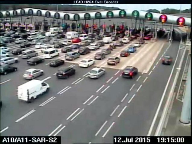 The queues at the Saint-Arnoult peage on the A10 towards Pars last night clearly show few drivers using the automatic toll tag lanes (right). Maybe the SanefTolling.co.uk tag – available for an upfront payment of €39.10, or with a €13 discount via Eurotunnel – really is worth having at the busiest times. See more.