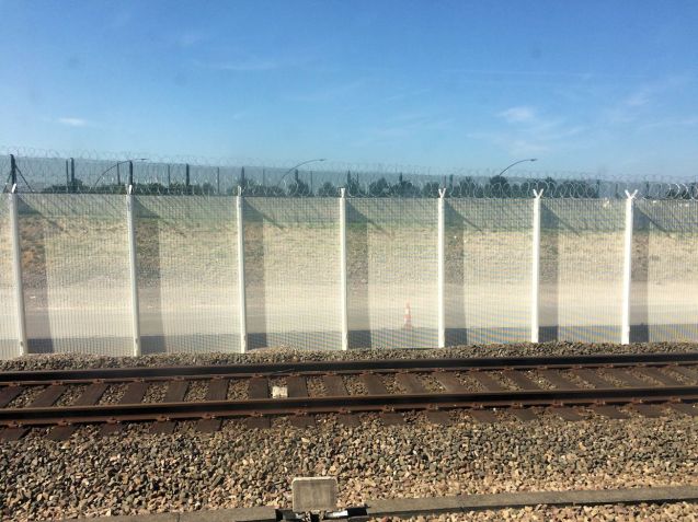 New security fencing at Eurotunnel in France is clearly not up to the task. Photo @DriveEurope.
