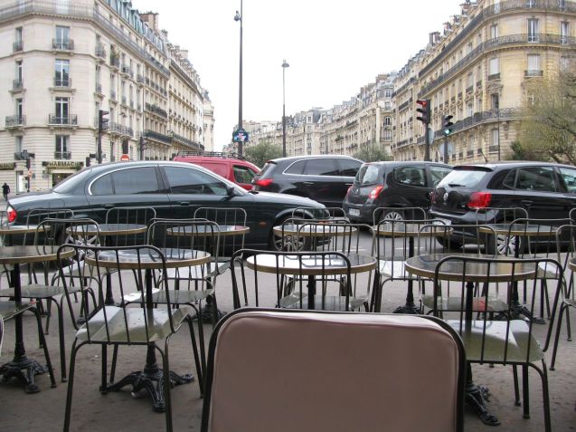 Tinted glass is outlawed in France from 1 January 2016, but for the front windows only reports Prevention Routiere. The fine