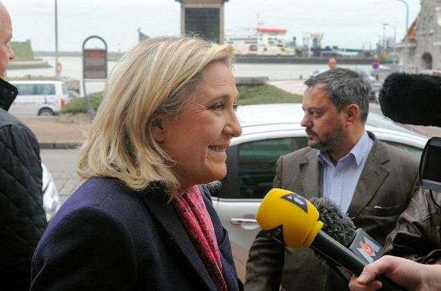 Marine le Pen on a visit to Calais Chamber of Commerce on 1 December. Photo via MarineLePen2015.fr