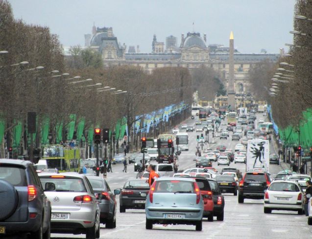 Paris traffic. Photo @DriveEurope