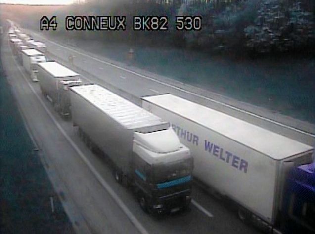 Truck drivers block the E411 Namur-Arlon (Brussels-Luxembourg) on Friday.