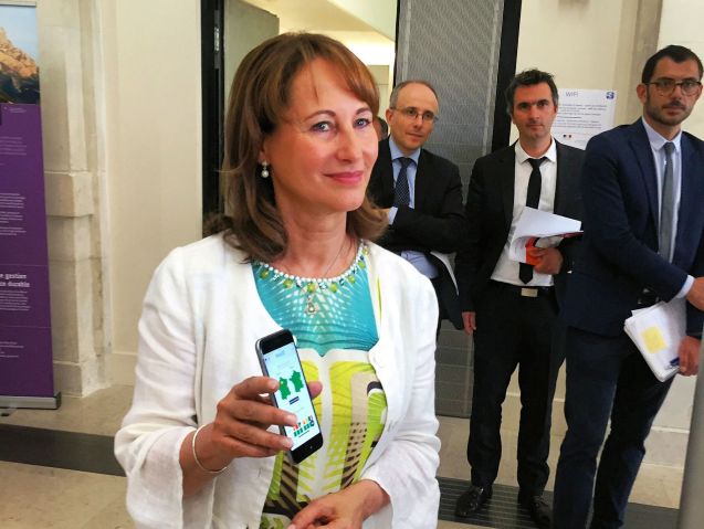 French Ecology minister Segolene Royale unveils an updated 'Bison Fute' traffic app. Available for iOS and Android, it contains traffic forecasts and real-time info, updated every 3-6 minutes.
